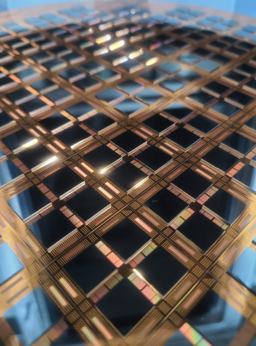 Flip Chip（倒裝芯片）清洗工藝的核心要求與技術(shù)邏輯--合明科技